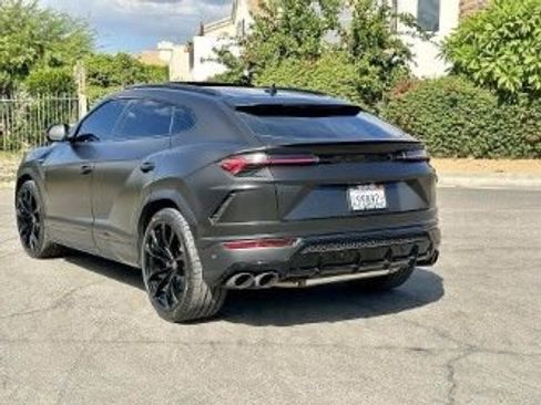 Used 2021 Lamborghini Urus image 3