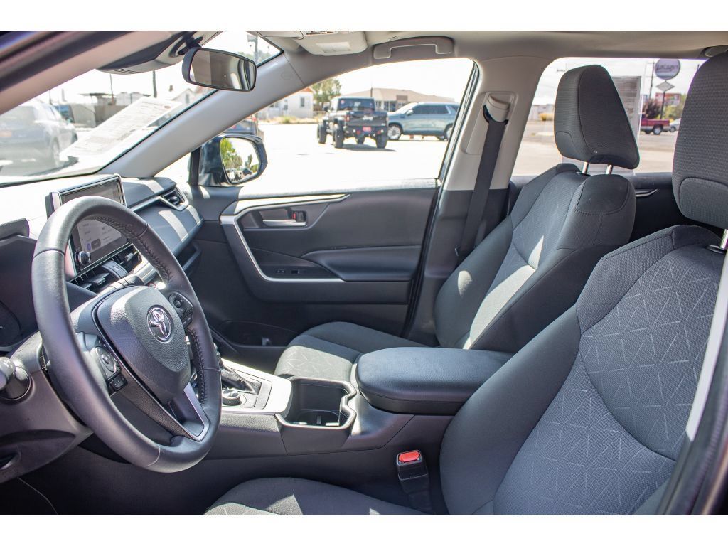 Used 2025 Toyota RAV4 XLE w/ Convenience Package AWD/4WD image 29
