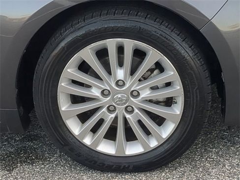 Used 2015 Toyota Avalon Limited image 11