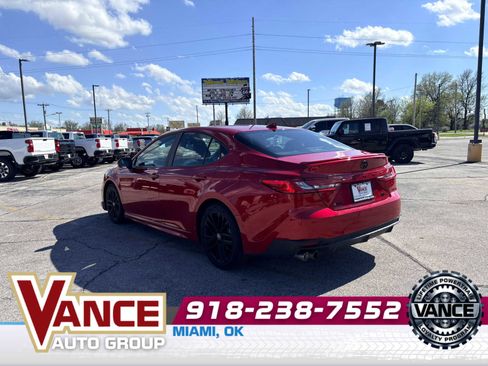 Used 2025 Toyota Camry SE w/ Convenience Package FWD image 5