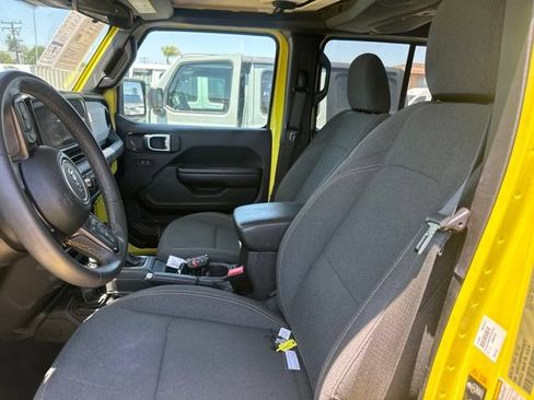 Used 2024 Jeep Wrangler Unlimited AWD/4WD image 10