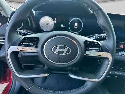 Used 2025 Hyundai Elantra Limited FWD image 13