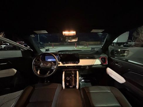 Used 2024 GMC Canyon AT4X image 18