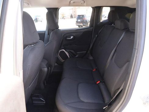 Used 2017 Jeep Renegade Latitude image 9