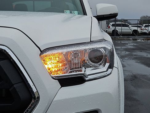 Certified 2023 Toyota Tacoma SR5 image 9
