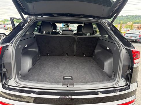 Used 2024 Volkswagen Atlas Cross Sport SE FWD image 38
