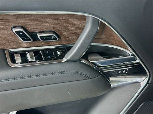 Certified 2023 Land Rover Range Rover SE image 20