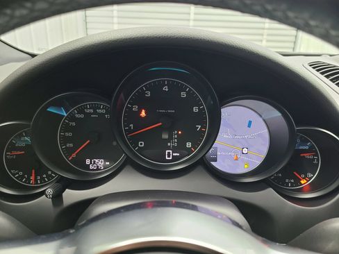 Used 2017 Porsche Cayenne AWD/4WD image 29