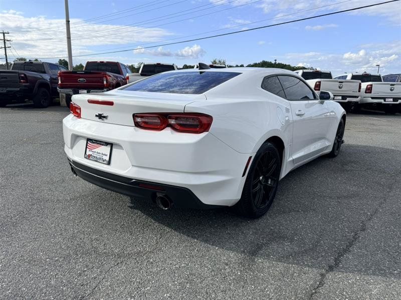 Used 2020 Chevrolet Camaro LT RWD image 5