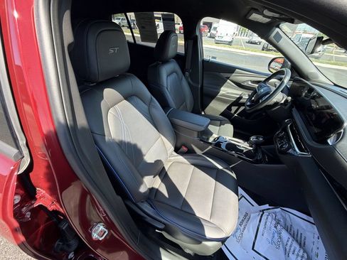Used 2024 Buick Envista Sport Touring w/ Convenience II Package FWD image 23