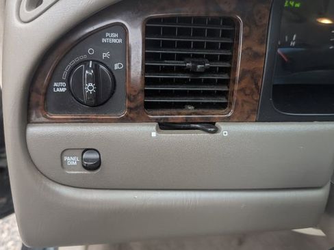 Used 1999 Lincoln Town Car Executive image 13