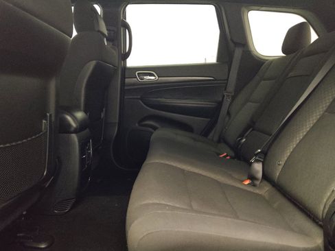 Used 2019 Jeep Grand Cherokee Laredo RWD image 18