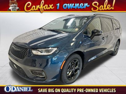 Used 2025 Chrysler Pacifica Premium