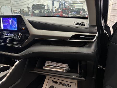 Used 2023 Toyota Highlander LE image 31