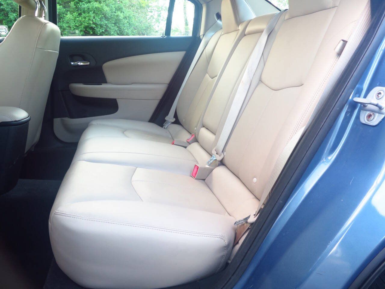 Used 2011 Chrysler 200 Limited FWD image 12