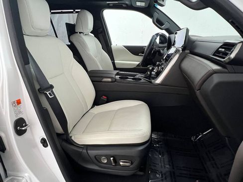 Used 2022 Lexus LX 600 4WD w/ Appearance Package image 13