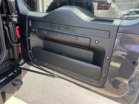 Certified 2024 Land Rover Defender 110 X-Dynamic SE AWD/4WD image 39