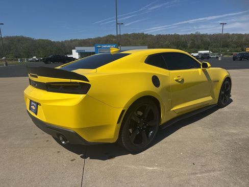 Used 2018 Chevrolet Camaro LT w/ RS Package image 4