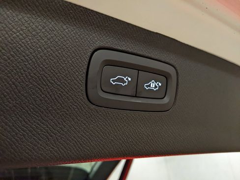 New 2025 Volvo XC90 T8 Plus w/ Protection Package Premier image 29