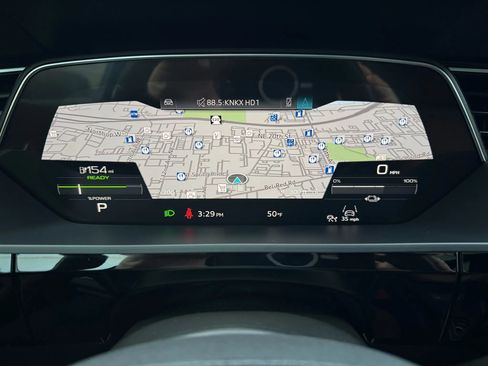 Used 2022 Audi e-tron Premium Plus image 36