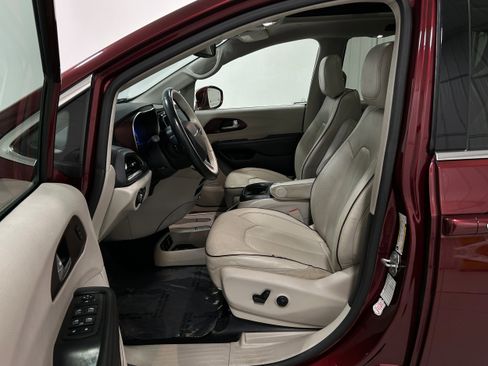 Used 2020 Chrysler Pacifica Limited image 4