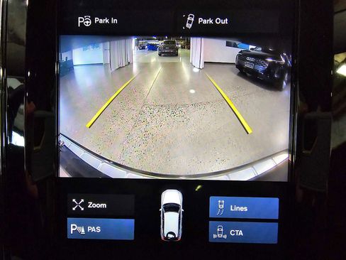 Used 2019 Volvo XC60 T5 Momentum w/ Multimedia Package image 25