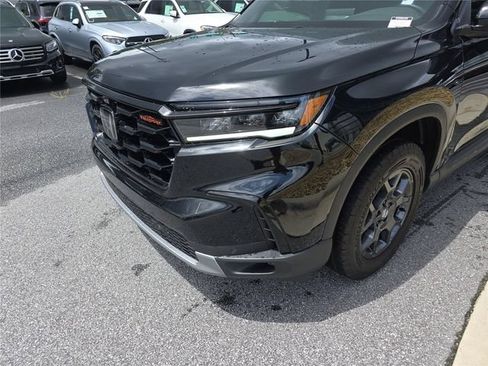 Used 2025 Honda Pilot TrailSport image 10