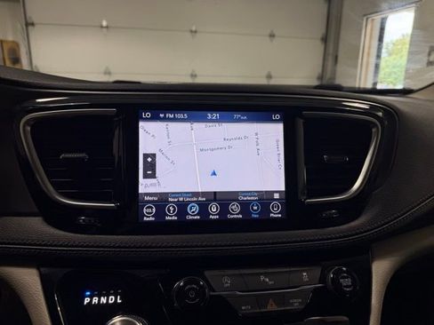 Used 2019 Chrysler Pacifica Limited w/ Tire & Wheel Group image 19