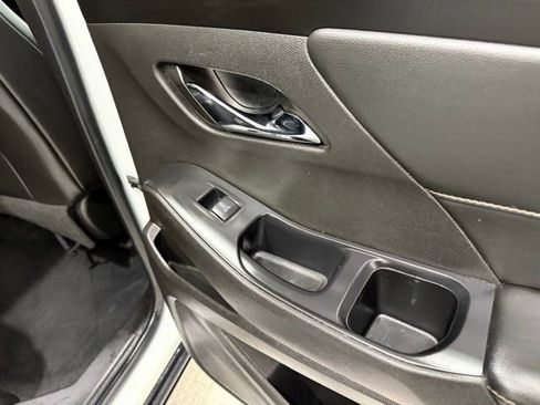 Used 2021 Chevrolet Traverse RS image 33