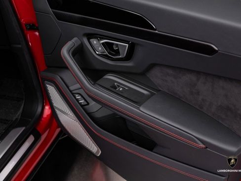 Used 2024 Lamborghini Urus S image 41