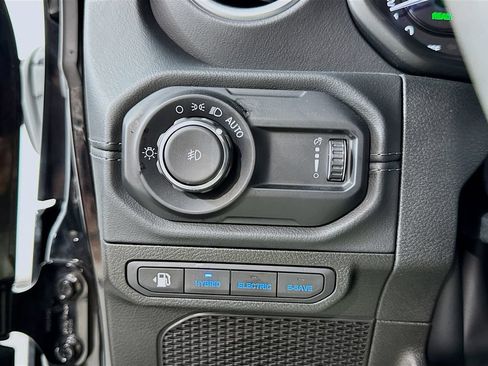Used 2024 Jeep Wrangler High Altitude AWD/4WD image 18