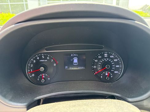 Used 2020 Kia Soul LX FWD image 9