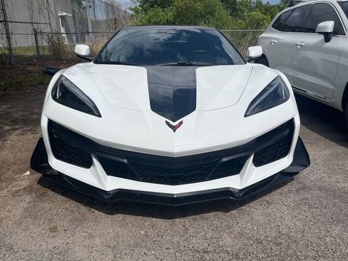 Used 2025 Chevrolet Corvette Z06 w/ Z07 Performance Package RWD image 3