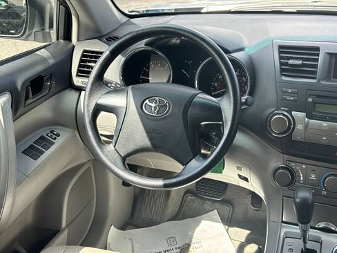 Used 2010 Toyota Highlander 2WD image 18