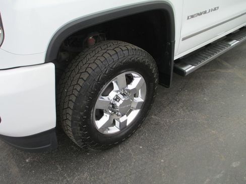 Used 2017 GMC Sierra 3500 Denali w/ Duramax Plus Package AWD/4WD image 14
