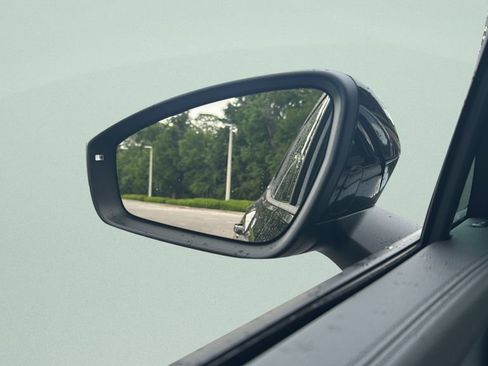New 2026 Volkswagen Tiguan SE R-Line FWD image 32