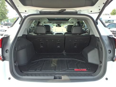 Used 2024 GMC Terrain SLT w/ Tech Package AWD/4WD image 9