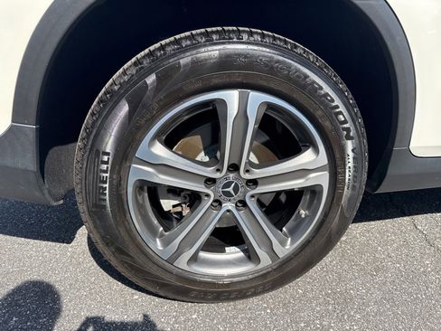 Used 2017 Mercedes-Benz GLC 300 4MATIC image 9