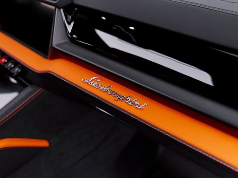 Used 2025 Lamborghini Urus Performante AWD/4WD image 58