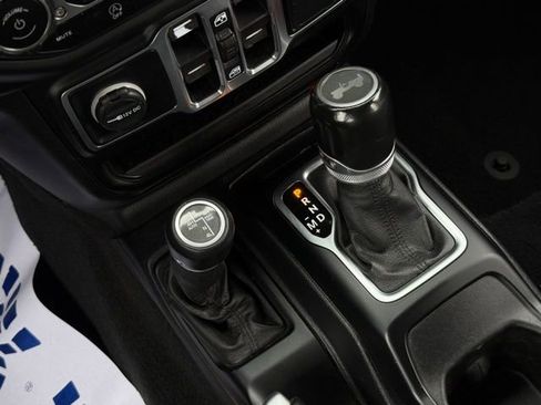 Used 2021 Jeep Wrangler Unlimited Sahara image 32