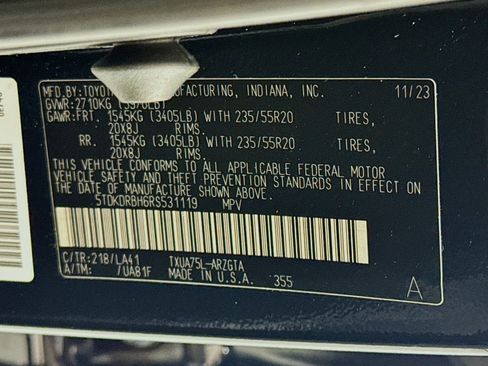 Used 2024 Toyota Highlander Platinum image 25