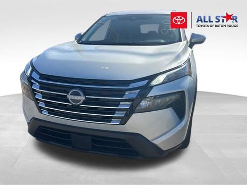 Used 2025 Nissan Rogue SV image 1