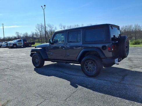 Used 2025 Jeep Wrangler Sport S image 32