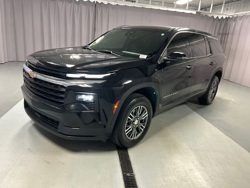 Used 2024 Chevrolet Traverse LS image 3