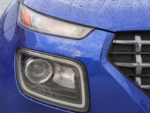 Certified 2024 Hyundai Venue SEL image 10