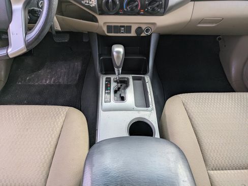 Used 2015 Toyota Tacoma PreRunner w/ SR5 Package image 17