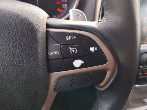 Used 2017 Jeep Grand Cherokee Laredo w/ Quick Order Package 2BE image 24