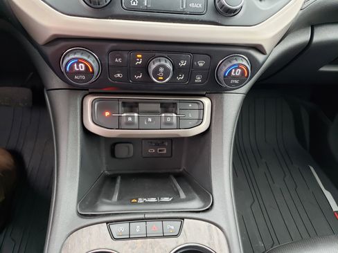 Used 2023 GMC Acadia Denali image 22