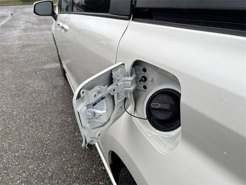 Used 2021 Toyota Sienna XLE image 25