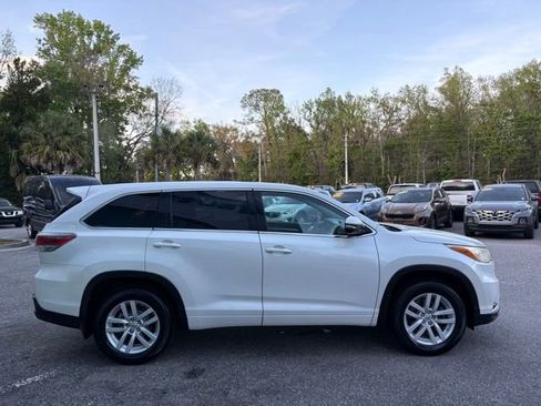 Used 2014 Toyota Highlander LE image 6